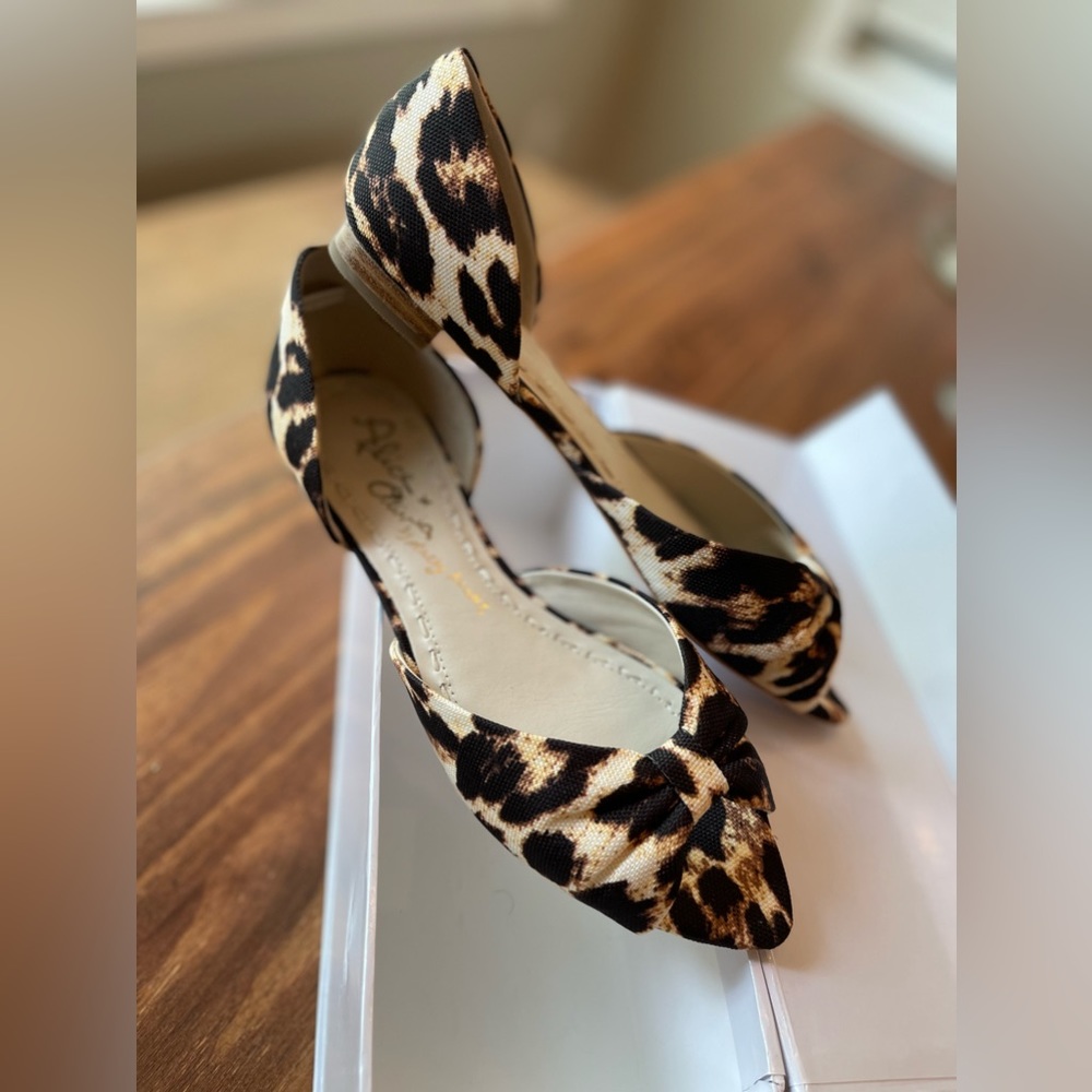Alice and Olivia by Stacey Bendet leopard print flats 38.5